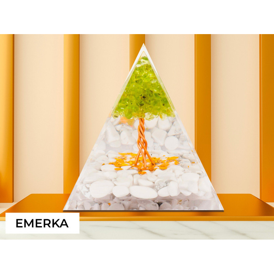 Pyramide Orgonite Emerka - Résine et Quartz Vert - Lily Parker